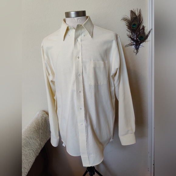 Claybrooke collared button down cream shirt 👕 🤍 (17  X 36/37) 🤍 - Picture 1 of 16